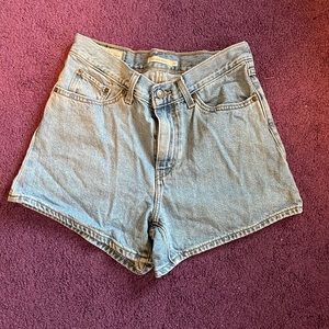 COPY - Levi’s. 80’s mom shorts. Size 27. All other measurements included in pic…